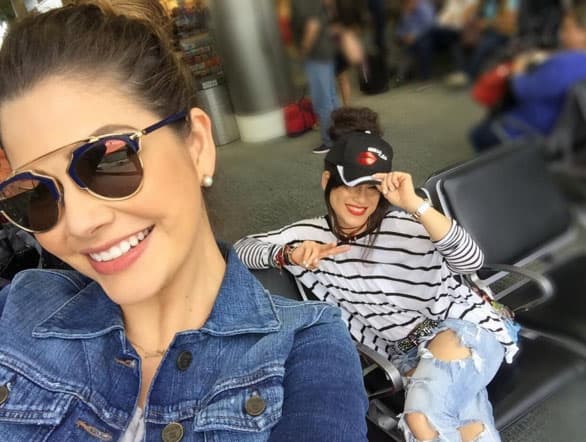 ¡A trabajar se ha dicho! Ana viajó acompañada de su inseparable Millie Morales, responsable de los looks que tanto nos encantan.