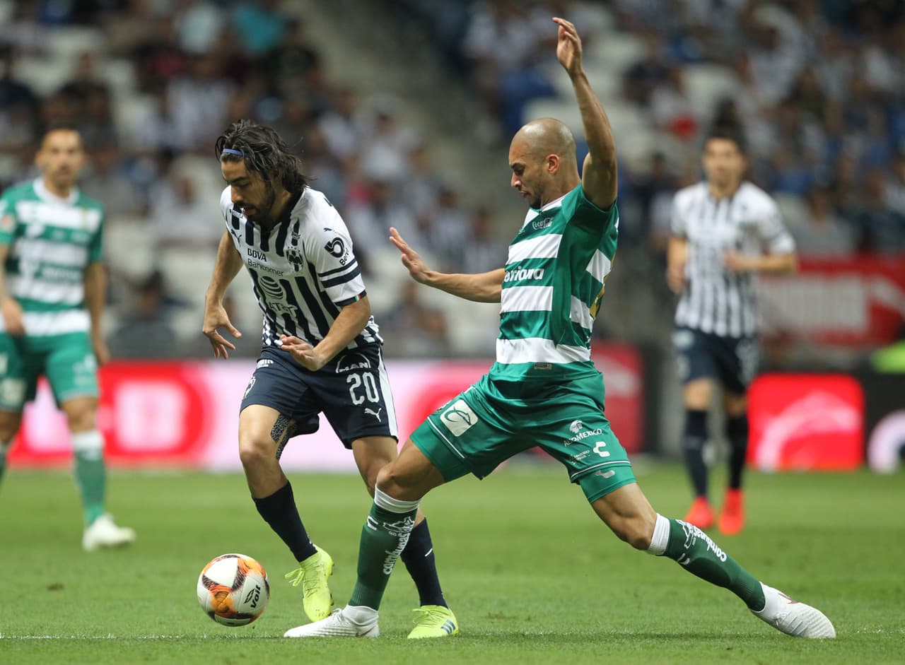 Y precisamente por esa falta de fútbol Santos se fue desvaneciendo en el partido, mientras Rayados iba tomando más fuerza y confianza.