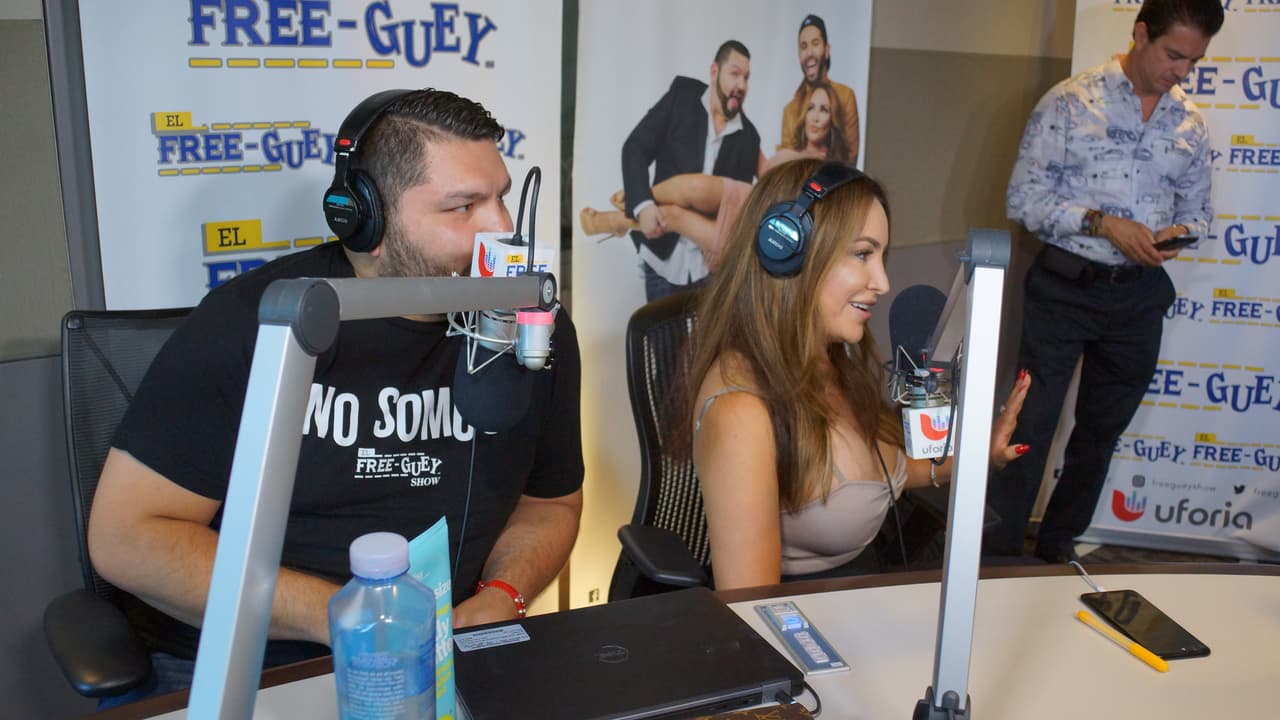 Juan Manuel Márquez llegó al Free-guey show con guante en mano.