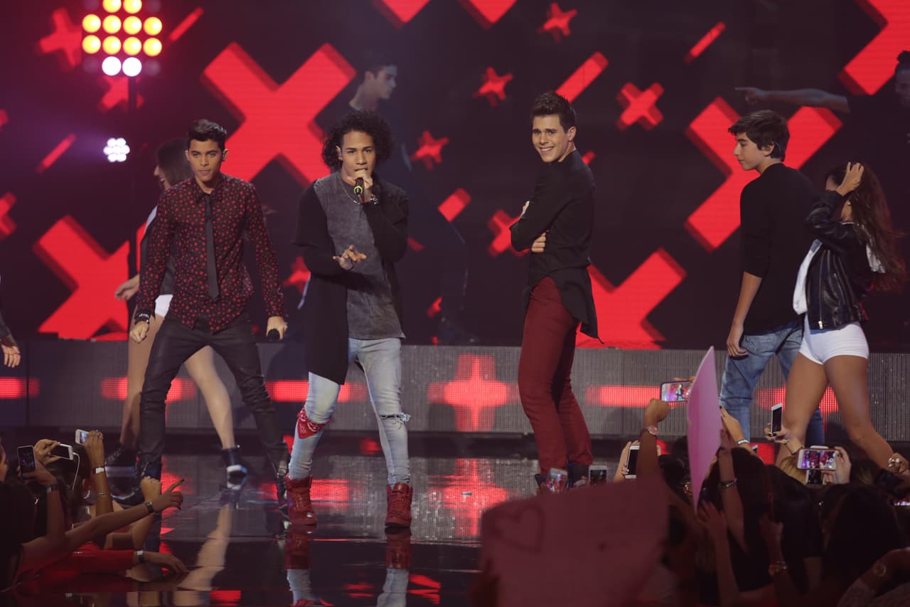 Una noche donde se le hizo honor al Latin GRAMMY, hubo sorpresas y la eliminación de un chico más. Esta noche le dijimos adiós a Sebastián y los jueces, además de no tener paciencia, fueron difíciles de complacer.