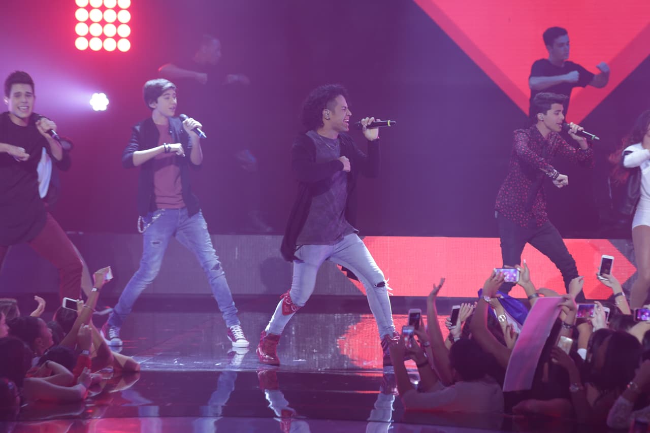 Una noche donde se le hizo honor al Latin GRAMMY, hubo sorpresas y la eliminación de un chico más. Esta noche le dijimos adiós a Sebastián y los jueces, además de no tener paciencia, fueron difíciles de complacer.