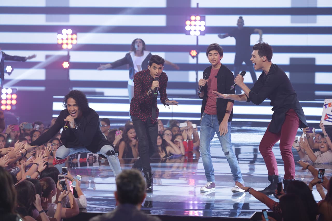 Una noche donde se le hizo honor al Latin GRAMMY, hubo sorpresas y la eliminación de un chico más. Esta noche le dijimos adiós a Sebastián y los jueces, además de no tener paciencia, fueron difíciles de complacer.