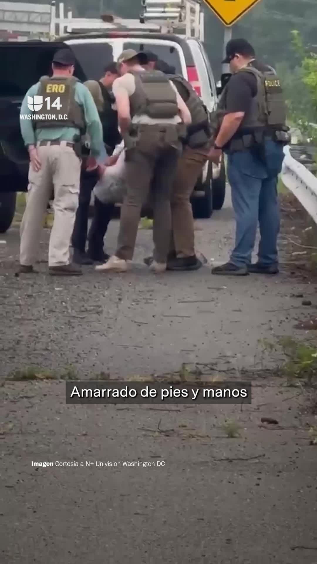Captan arrestos migratorios de dos hombres en el DMV; agentes federales los sometieron en el piso