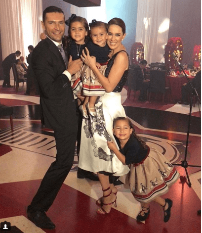 Con ocho años de casados, Jacky Bracamontes y Martín disfrutan al máximo de su amor junto a sus cinco hijas.