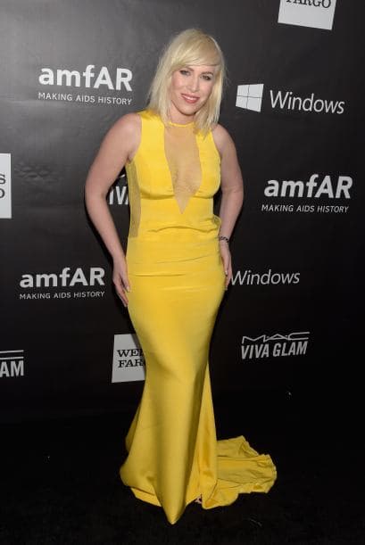 Los escotes estuvieron a la orden día, y Natasha Bedingfield también quiso sobresalir con uno de ellos.