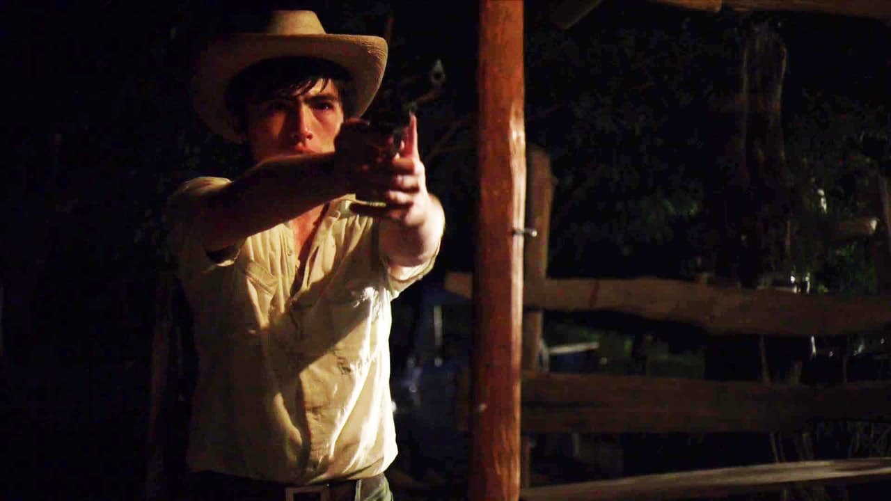 'El Chapito' no desaprovechó la oportunidad y
<b><a href="http://www.univision.com/series/el-chapo/el-chapo-joaquin-guzman-loera-recordo-su-primer-asesinato-como-narcotraficante-escena-video">cometió su primer asesinato para comenzar una vida criminal</a></b>.