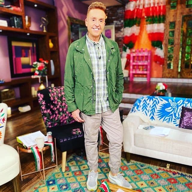 Hace apenas unas semanas, Daniel Bisogno mostró su indignación porque Alejandro Sanz invitó 
<a href="https://www.univision.com/radio/radio-nacional/el-vuelo-de-yalitza-aparicio-de-hacer-pinatas-a-compartir-con-grandes-artistas-en-eventos-de-moda-fotos" target="_blank">a la actriz a hacer parte</a> de la ceremonia en la que le iban a hacer entrega de su estrella en el paseo de la fama en Hollywood.
<br>