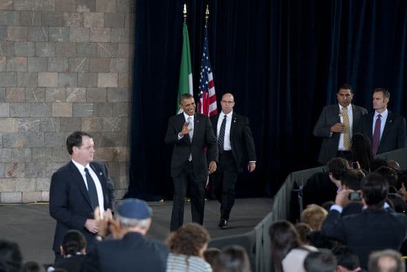 "Ustedes son el futuro", dijo a los jóvenes y ahora "es el momento" de trabajar por el progreso de México.