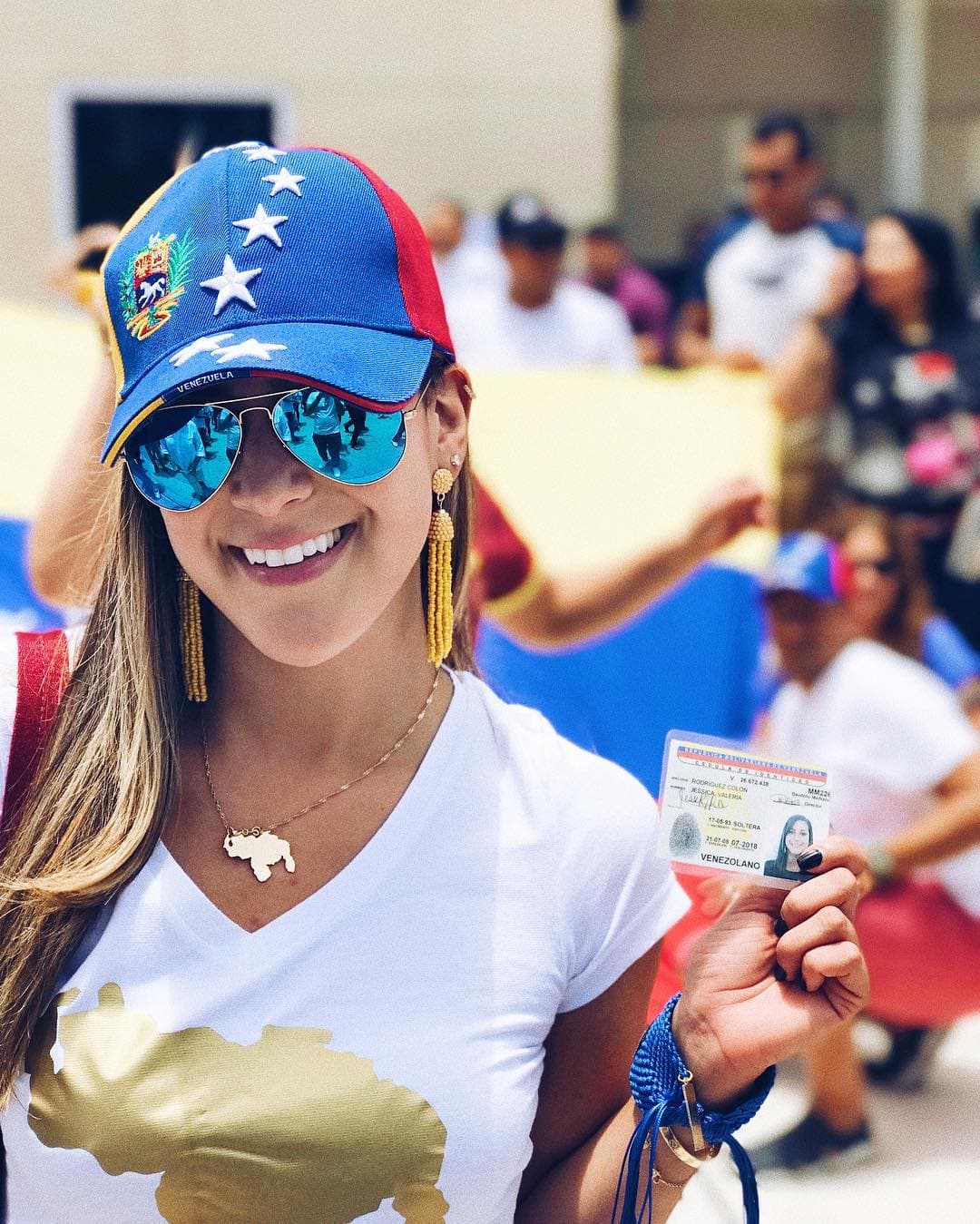 Jessica Rodríguez redactó recientemente junto a una fotografía donde aparece la bandera de Venezuela el siguiente mensaje: “Arriba Venezuela, estoy con ustedes valientes que en estos momentos están luchando por la libertad de Venezuela. No se cansen, sigan luchando por el futuro de los niños venezolanos. Luchen por tener una Venezuela libre de tantas inseguridades e injusticias”.
<br>