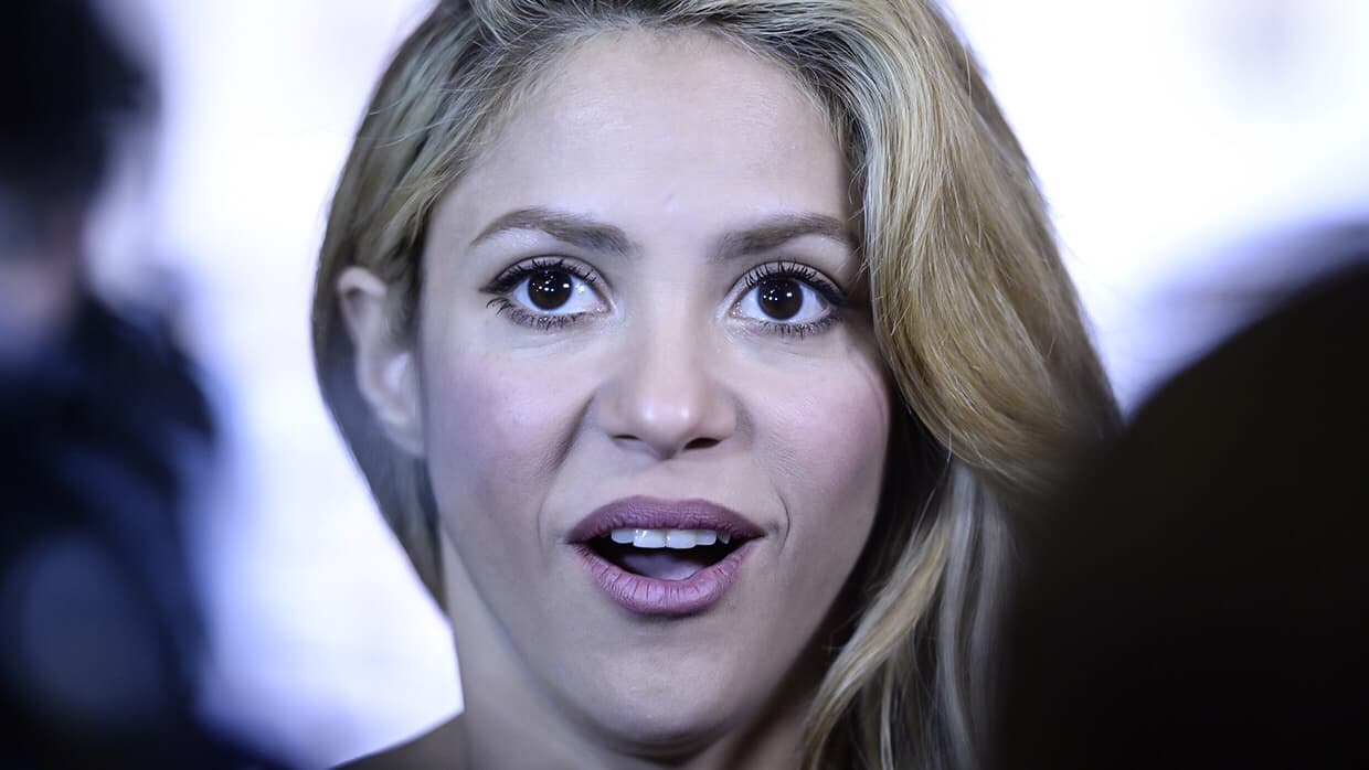 Buenas noticias para Shakira, quien ha pasado el peor momento de su carrera al cancelar la primera etapa de su gira 'El Dorado': 
<a href="http://www.univision.com/musica/a-falta-de-voz-shakira-rompe-el-silencio-con-su-puno-y-letra"><b>está nominada a 'Álbum Pop Latino'</b></a> y acaba de ganar un Latin GRAMMY. "Gracias! Los quiero mucho" reaccionó en sus redes ante las nominaciones.