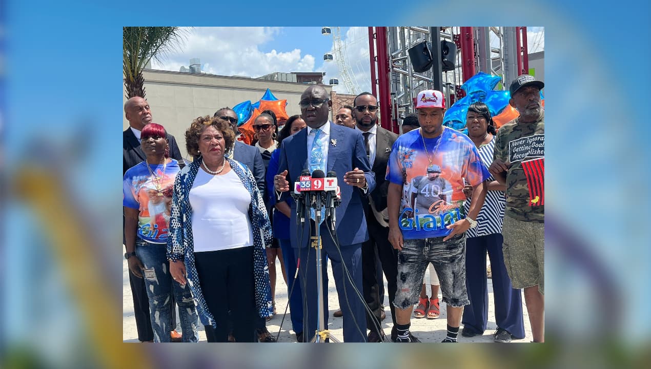 Hoy cumpliría 15 años Tyre Sampson, el adolescente que murió tras caer desde una atracción en un parque de Orlando