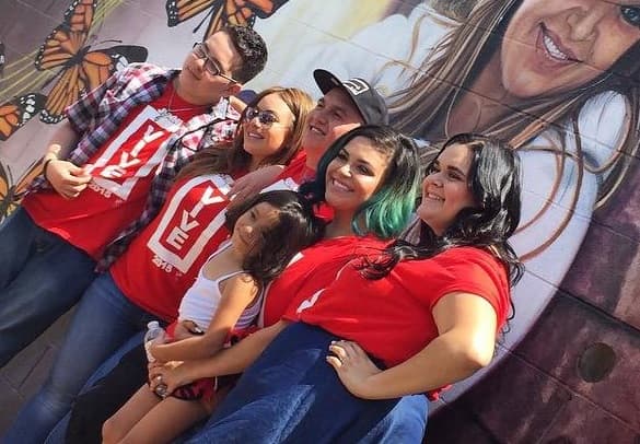 Horas antes del arranque de 'Jenni Vive', los cinco hijos de la cantante inauguraron un mural de Jenni.