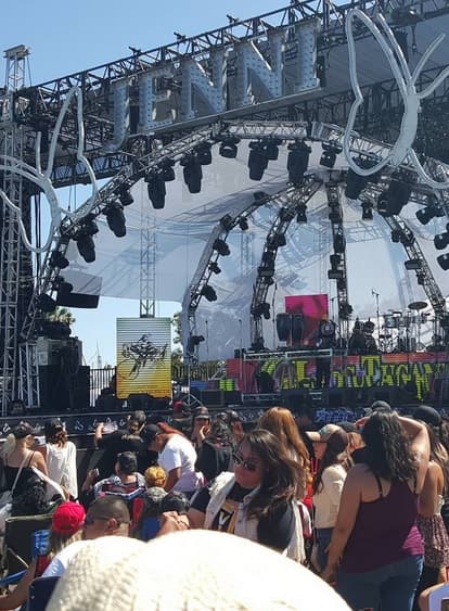 Así lucía el escenario. Los rayos del sol estaban a todo lo que daba.