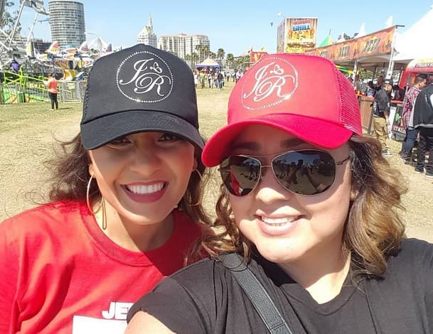 Los fanáticos de Jenni Rivera ya están celebrando a todo lo que da el cumpleaños de 'La Gran Señora'.