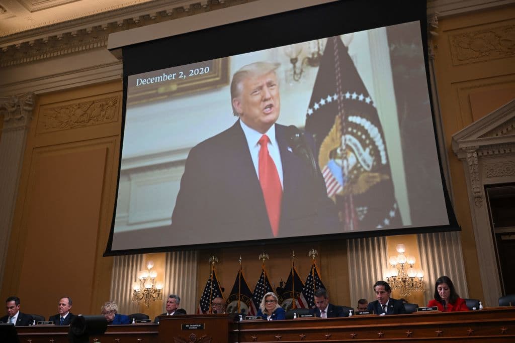 Qué revelan los documentos que un juez federal ordenó al abogado de Trump entregar al Congreso