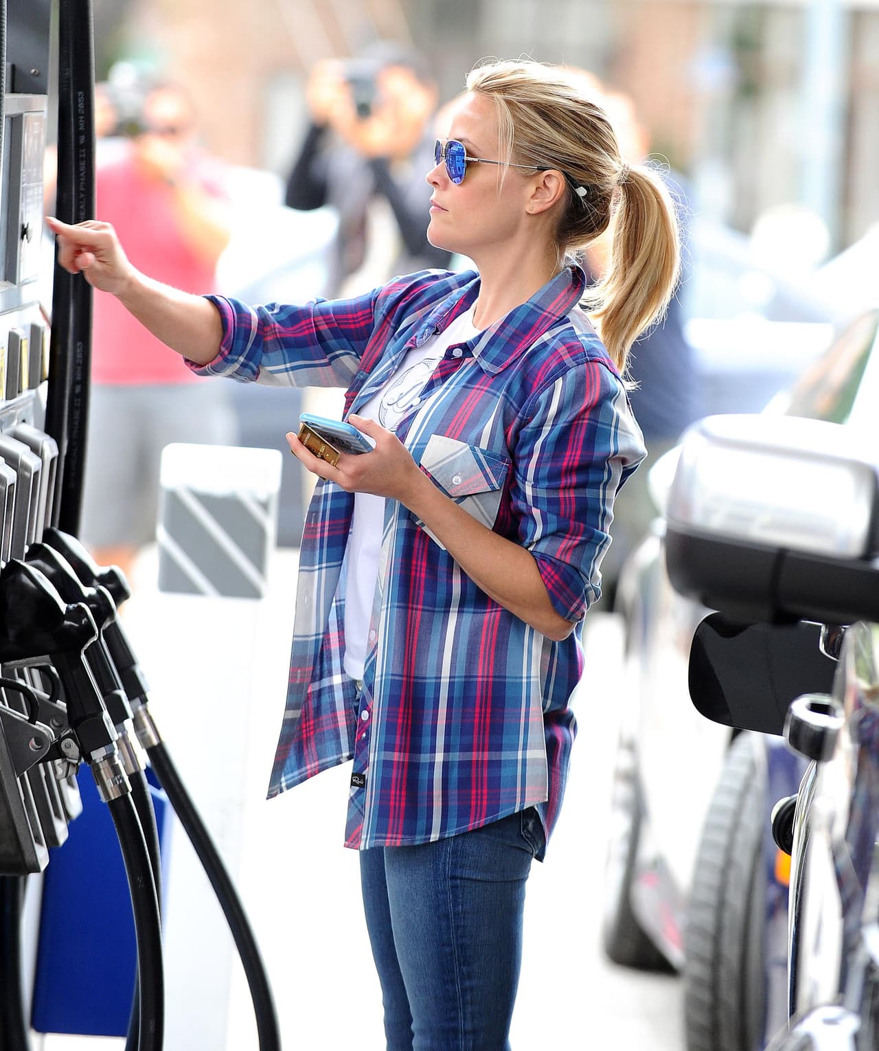 Aún en prendas cómodas luce mega chic.