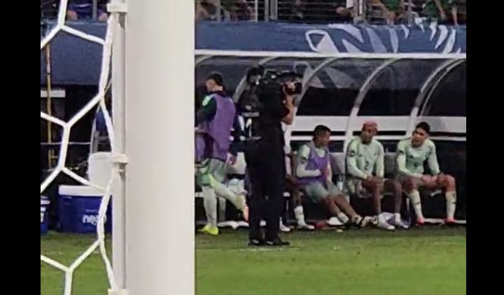 Santi Giménez hace berrinche por no jugar con la Selección Mexicana ante Panamá