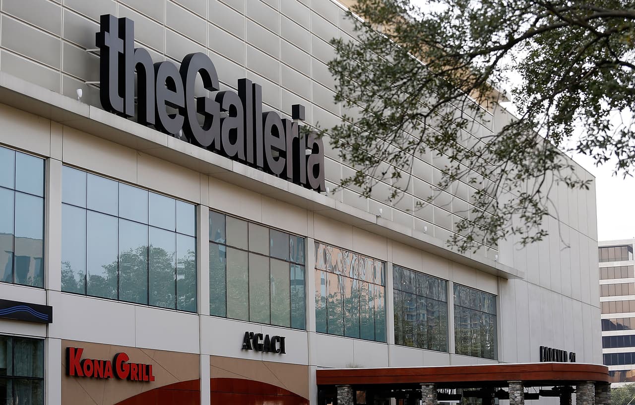 El centro comercial "The 
<a href="https://www.univision.com/local/houston-kxln/coronavirus-video-capta-a-residentes-de-houston-desde-sus-balcones-ovacionando-a-trabajadores-de-la-salud-video">Galleria</a>" perteneciente al Simon
<b> </b>Property
<b> </b>Group, volverá a abrir sus puertas desde el 1 de mayo. De acuerdo a la orden firmada por el gobernador de 
<a href="https://www.univision.com/temas/texas">Texas</a>, 
<a href="https://www.univision.com/temas/greg-abbott">Greg Abbott</a>, los establecimientos no podrán tener más del 25% de su capacidad.