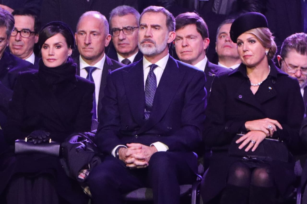 La conmemoración incluyó una ceremonia en la que los sobrevivientes y algunos jefes de estado hablaron de la importancia de recordar el Holocausto. Los reyes de Países Bajos, Guillermo Alejandro I y Máxima, estuvieron acompañados de otros 60 líderes internacionales.