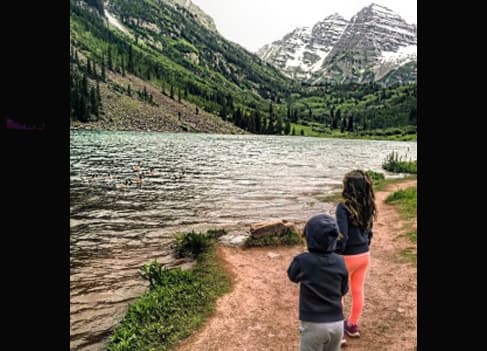 Además de celebrar en Nueva York y de viajar a Italia, Thalía pasó unos días en las montañas con sus hijos.