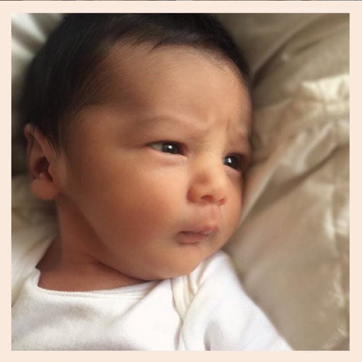 José Patricio Orozco Sosa nació el 8 de mayo de 2020. El bebé nació a los 8 meses de gestación por medio de cesárea, pues
<b> Marysol Sosa</b> padecía diabetes gestacional y esta condición podía poner en riesgo la vida de madre e hijo.