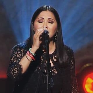 Ella se dio a conocer por sus interpretaciones en el género de balada pop y pop latino.