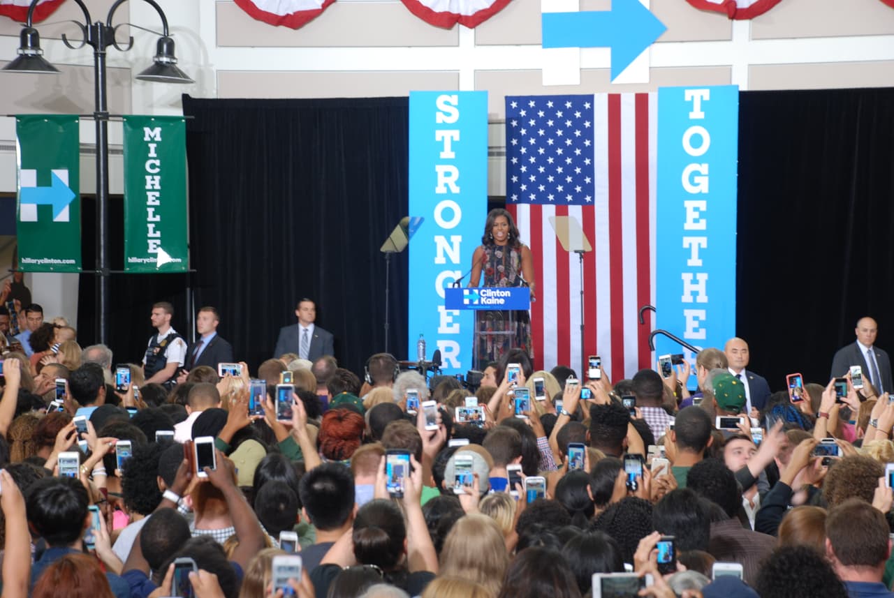 La primera dama Michelle Obama durante un acto de campaña en apoyo a la candidata presidencial demócrata Hillary Clinton
