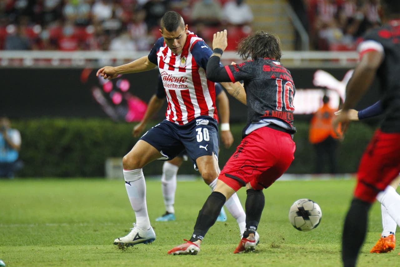 Chivas ligó su segundo triunfo consecutivo y con ello se metió de lleno en la pelea por un boleto a la fiesta grande del Grita México C22. Golazos de ‘Canelo’ Angulo y Pável Pérez.