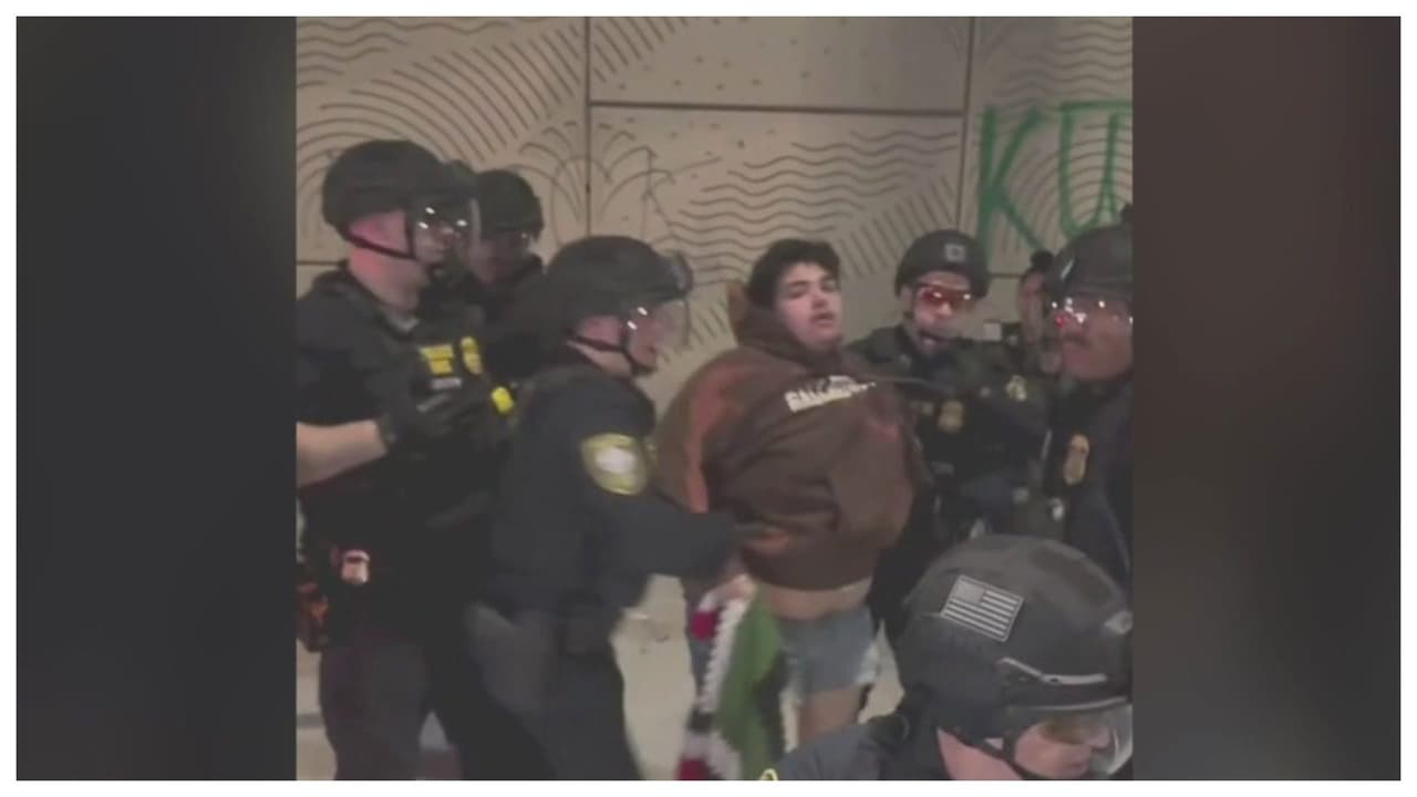 ICE bajo escrutinio: joven sordo denuncia abuso durante detención en Los Ángeles