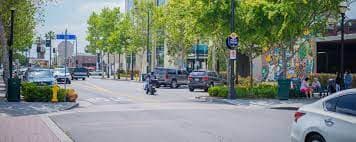 <b>Downey:</b>
<br>La ciudad de Downey forma parte del programa de ingreso básico garantizado del Condado de Los Ángeles, "Breathe (Respira)" cuyas solicitudes comenzarán el próximo 31 de marzo.
<br>