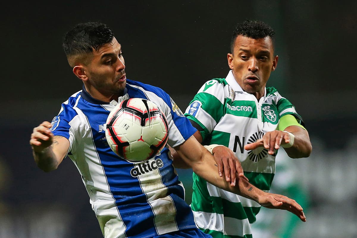 Jesús 'Tecatito' Corona (izquierda) jugó 82 minutos, sigue sumando tiempo con el Porto pero lleva varios partidos sin marcar.