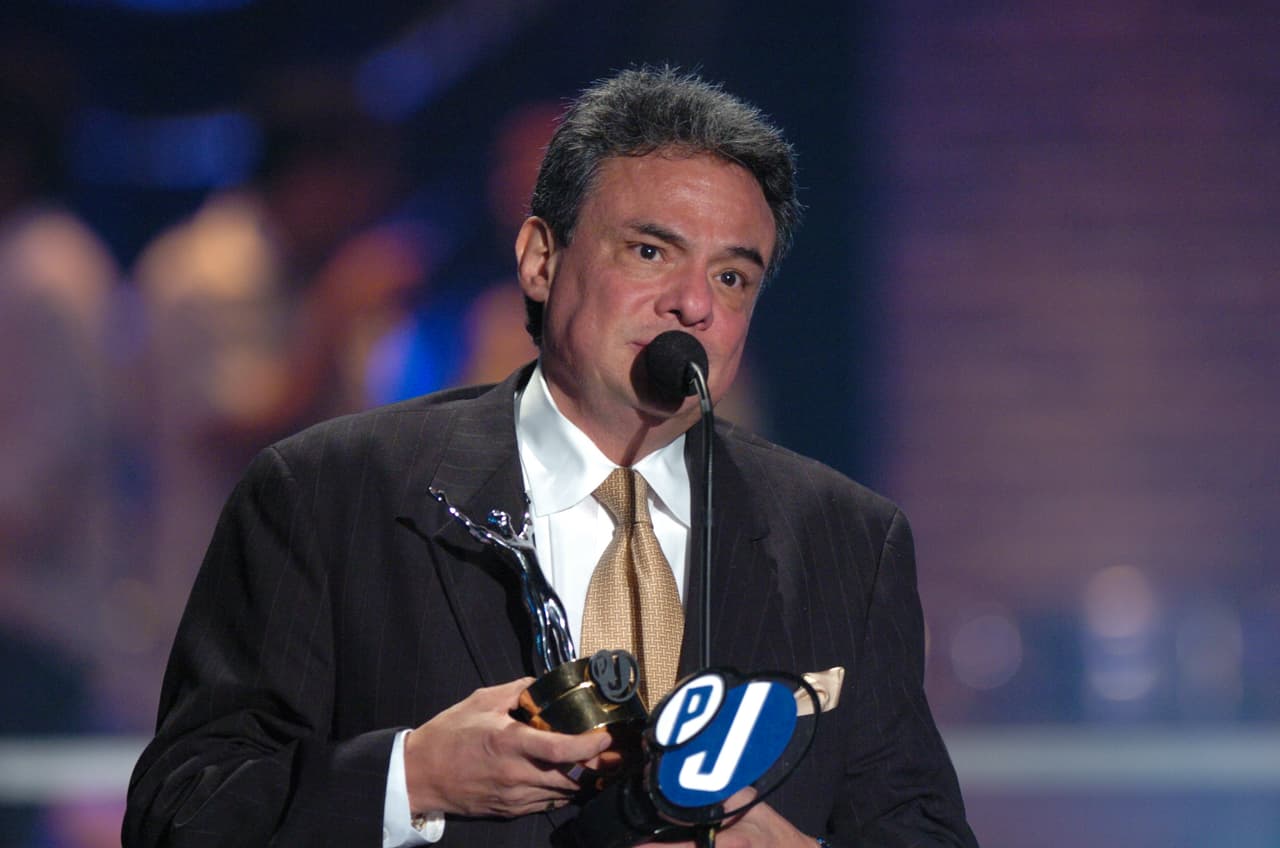 El Príncipe de la Canción fue galardonado con el premio Ídolo De Generaciones.