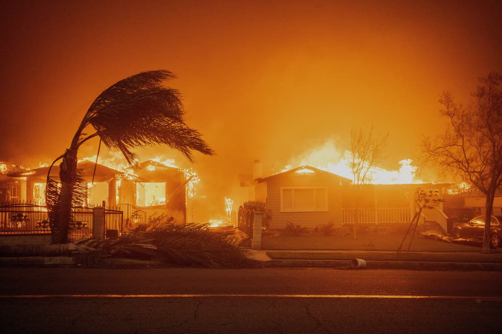 California abre investigación por evacuaciones retrasadas en incendio Eaton