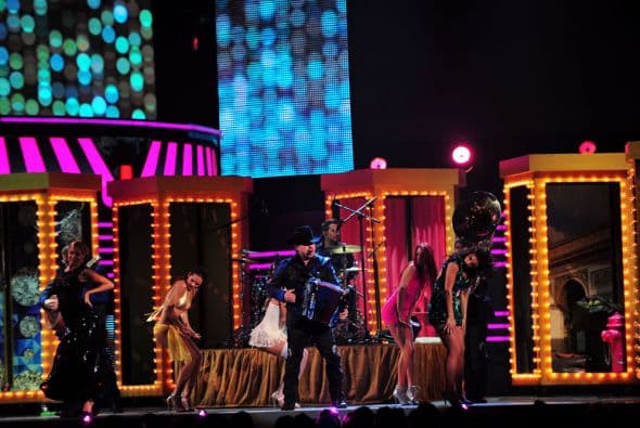 Pero lo que más llamó la atención fue las bailarinas.