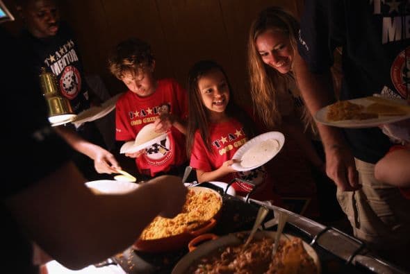 CNN resaltó la publicación Planet Taco: A Global History of Mexican Food de Jeffrey Pikcher. Ahí se sugiere que es probable que la palabra "taco" surgió en las minas de plata de México en el siglo 18.