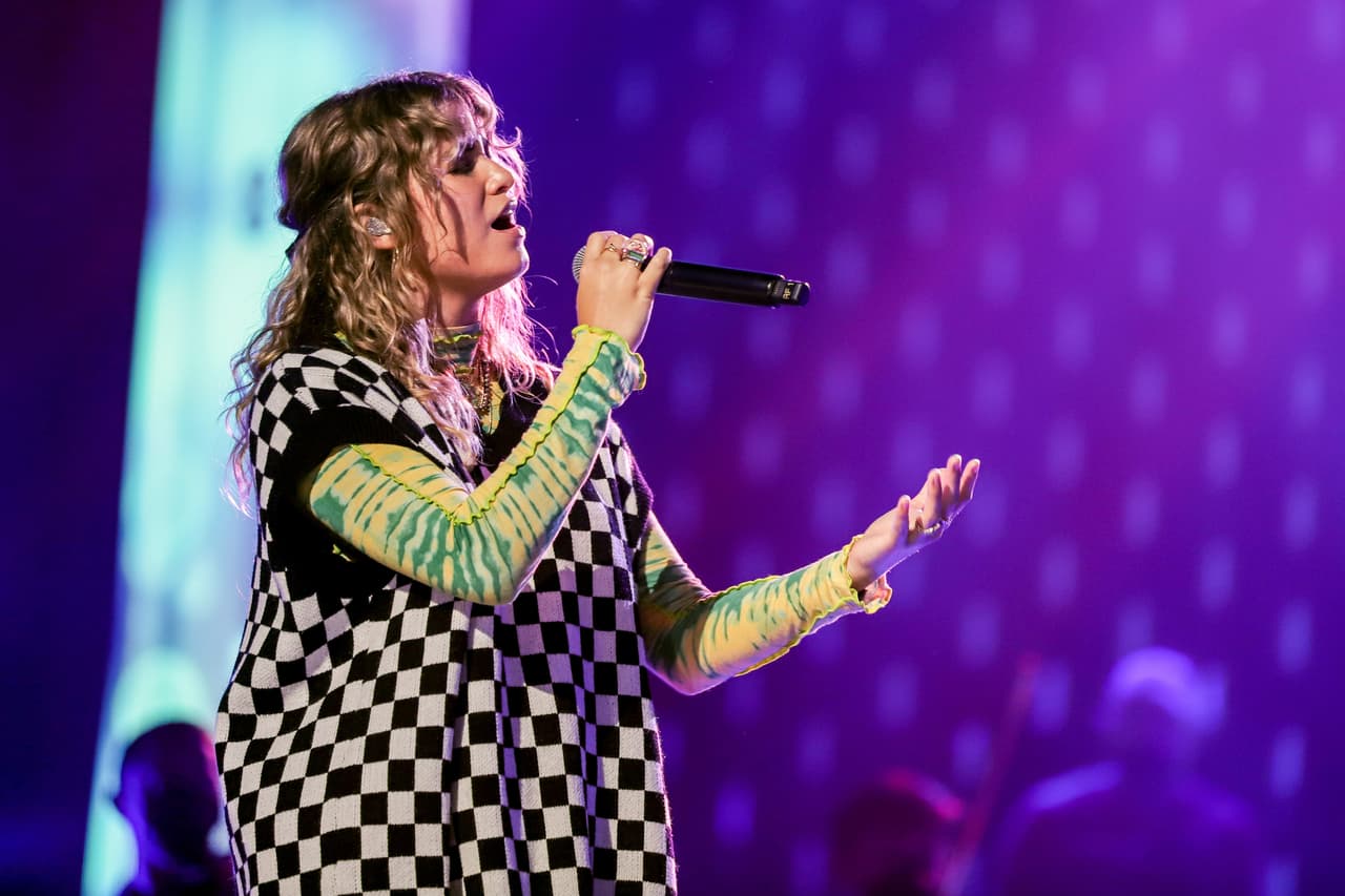 Sofía Reyes volvió a presentarse a los ensayos de Latin GRAMMY Celebra Ellas y su Música, esta vez para unir su talento al de Aymée Nuviola, Shaila Dúrcal y Lila Downs.