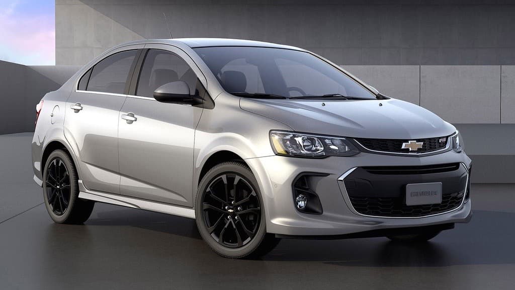 <b>Chevrolet Sonic</b>: El subcompacto de Chevrolet que sirve de base a la crossover Trax es una obvia víctima de la creciente preferencia del público por las camionetas sobre los autos regulares.