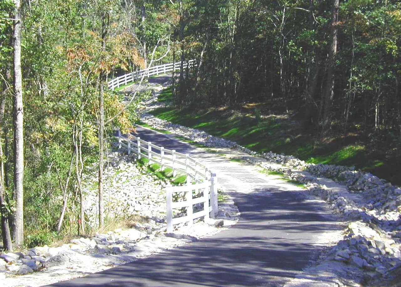 <b><a href="https://www.fcpr.us/parks-trails/trails/cape-fear-river-trail">Número 7: Cape Fear River Trail</a></b>. Se trata de un sendero pavimentado de 10 pies de ancho para peatones, corredores, ciclistas y otros que utilizan transporte no motorizado. Serpentea más de 7 millas, en un solo sentido, a través de una hermosa combinación de árboles, plantas y vida silvestre con vistas espectaculares del río.