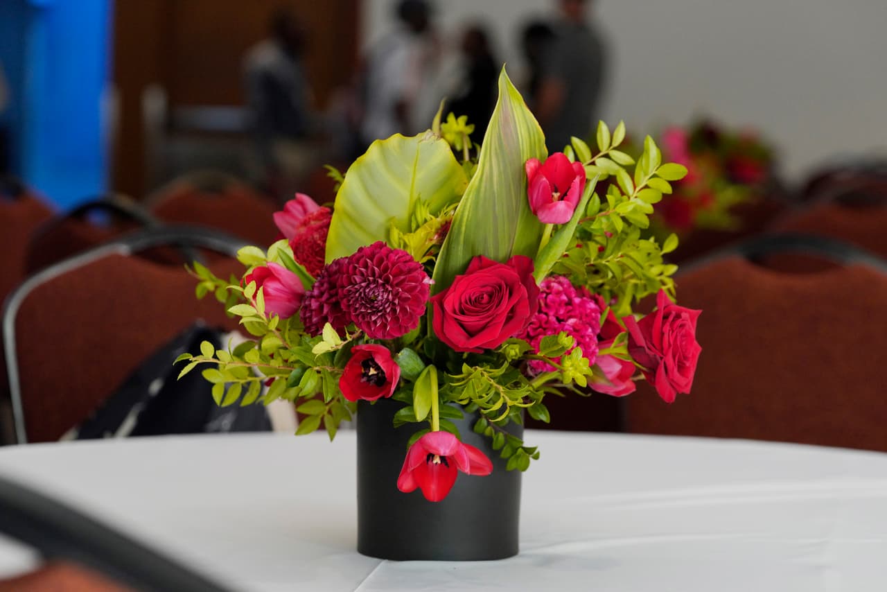 Ya solo vas a las fiestas por el centro de mesa.