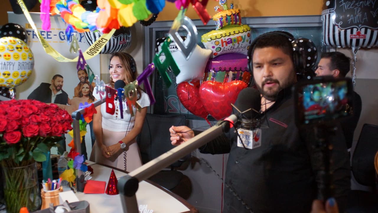 La Bronca cumplió años y se armó una fiesta en la cabina del Free-guey show.