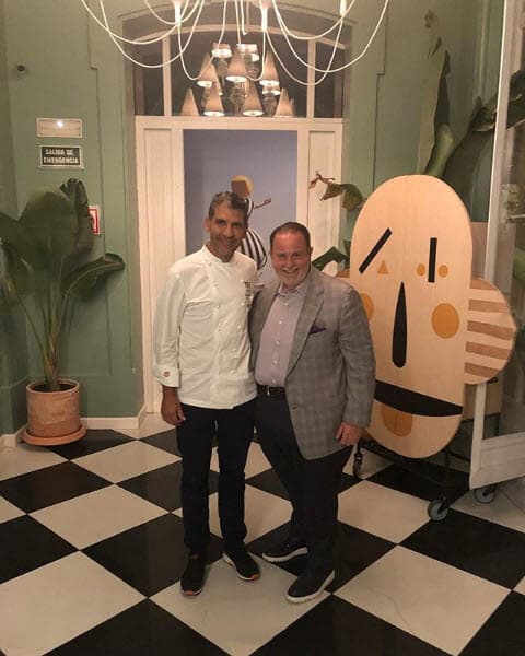 "Espectacular cena del chef Paco Roncero en La Terraza Casino aquí en Madrid. Uno de los mejores de España con dos estrellas Michelin. Verán que la comida es un arte".