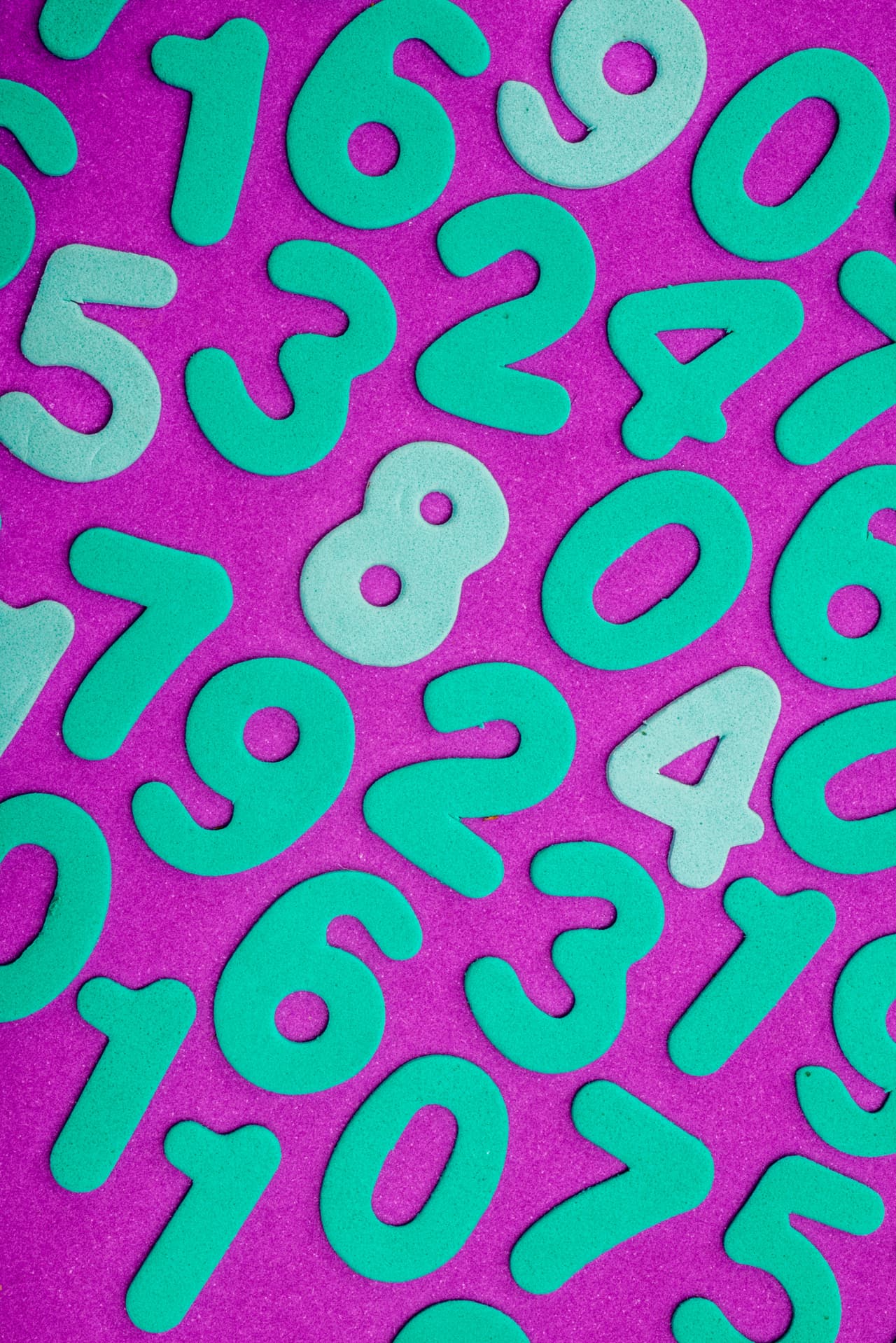 Unimos el 4 con el mes (10=1) y el año (2015=8) y tenemos la clave ideal de este día: 4+1+8=13 ¡De nuevo el trece o sea el cuatro! Este año hay una gran coincidencia numerológica. ¡Un 4 repetitivo en el martes 13!