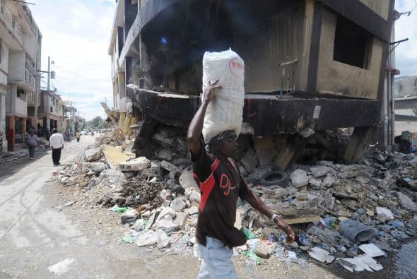 El siniestro es otro recordatorio de las condiciones en que 1'600,000 personas sobreviven a duras penas en tiendas de campaña.