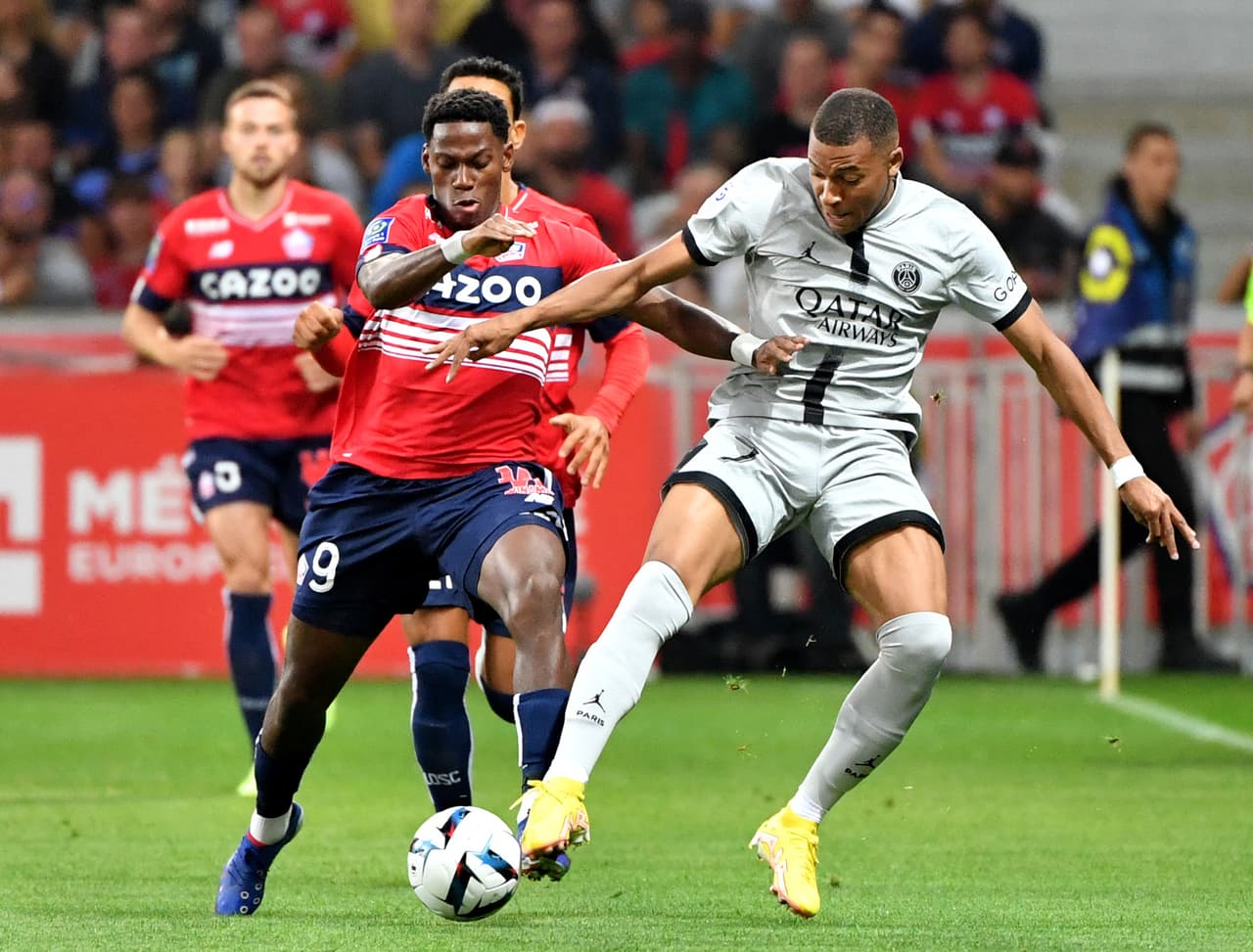 París Saint Germain se dio un festín de goles como vistante ante Lille y se afianzó como líder de la Ligue 1.