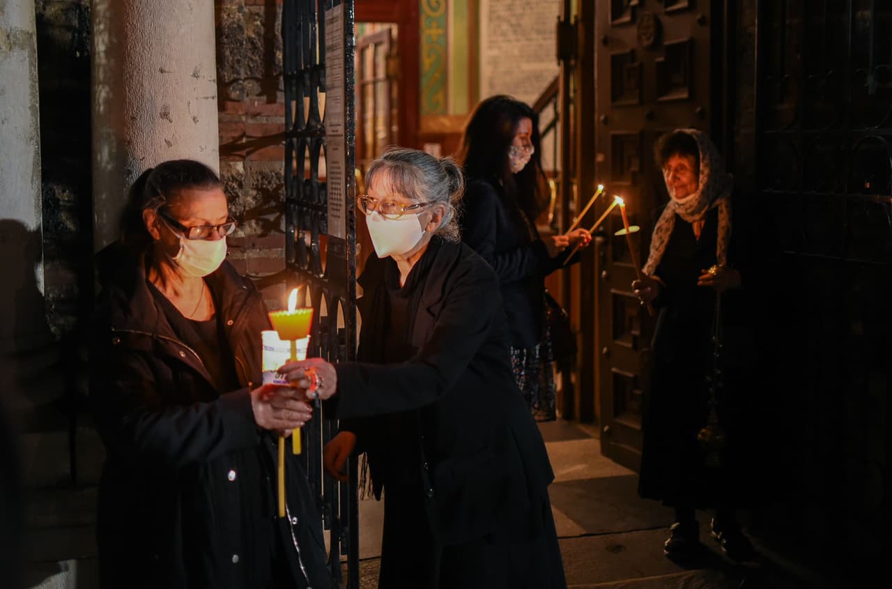 Permitirán las reuniones en lugares de culto religioso y sitios de entretenimiento, pero con una capacidad reducida. (Fase 2)