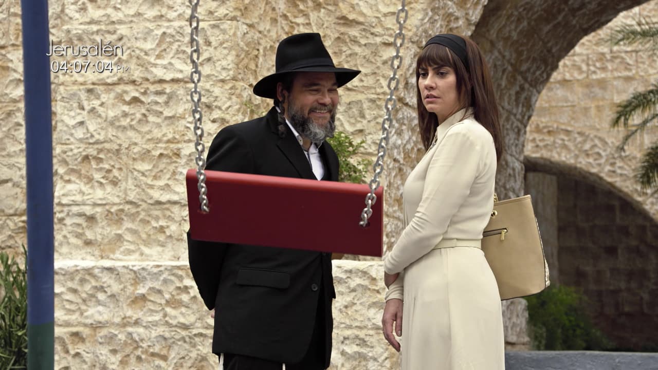 La pequeña
<b>Estela</b>, recién adoptada por Saulo y Hanna, fue arrebatada mientras jugaba con su madre en el parque.