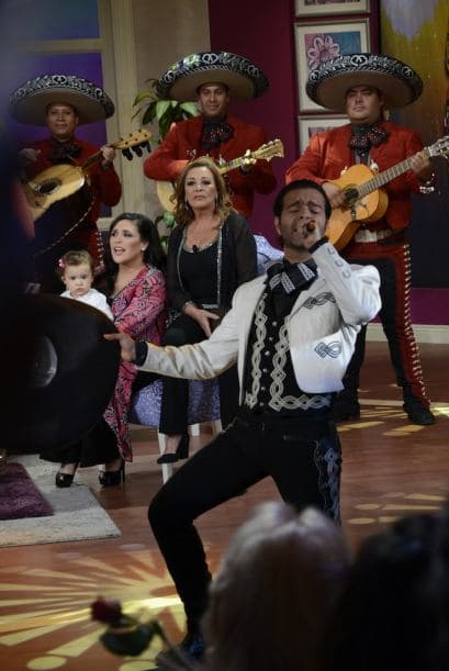 Pablo Montero le cantó a las mamitas