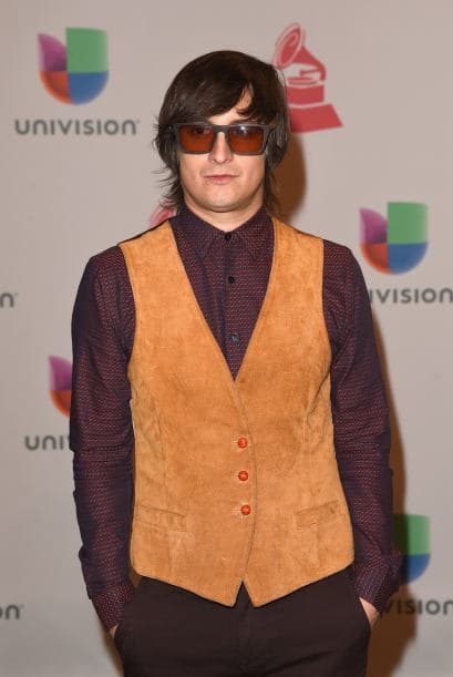 Con ese look, nos da la impresión que Siddhartha se quedó atrapado en los 70's.