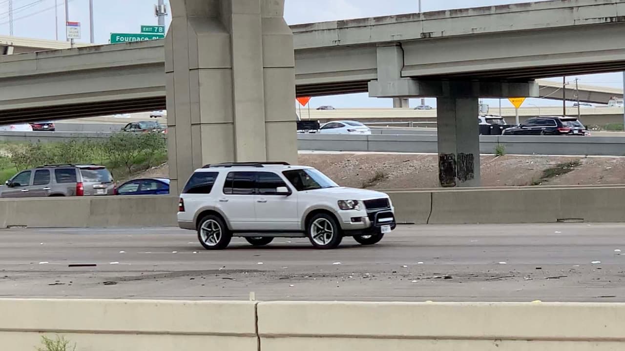 “Es muy importante que los conductores
<b>siempre estén al tanto de lo que está pasando con su auto por si se registra algún retiro</b> porque esto podría ser un peligro para su seguridad, de sus seres queridos y otras personas”, dijo Anlleyn Venegas, portavoz de AAA Texas.