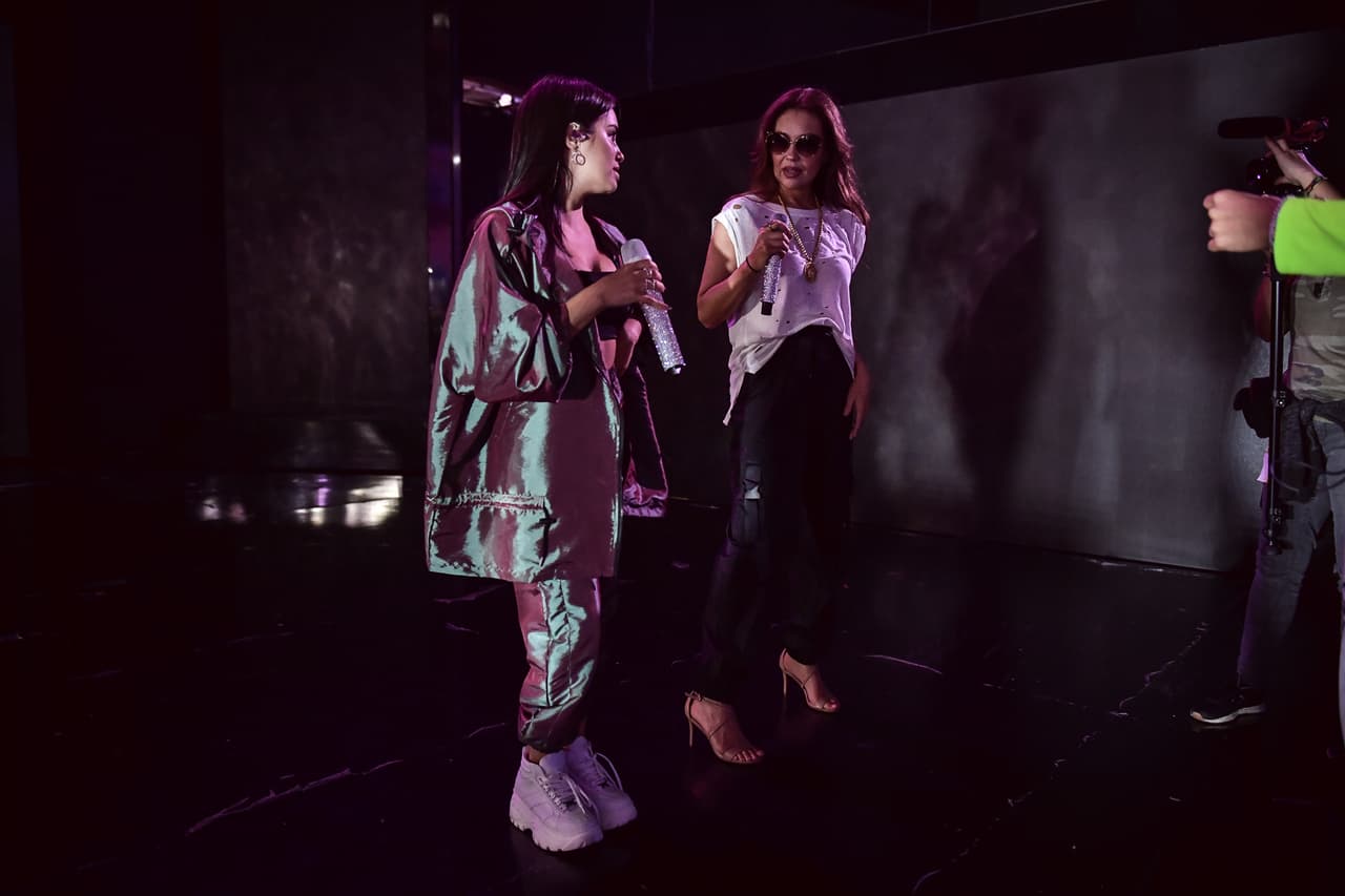 "Yo soy de Argentina y esta posibilidad de cantar con ella me ayuda a expandir mi música...
<b> Esta canción sin duda <a href="https://www.univision.com/shows/premio-lo-nuestro">me pone en ese lugar de tanta expectativa". </a></b>
<br>